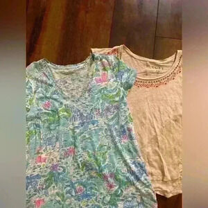 Lot of 2 size small tops. Lily Pulitzer, and the loft.